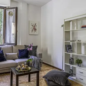 Apartment Cozy Roman With Parking, Florence
