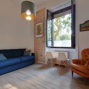 bright-and-spacious-well-connected-apartment.it-lombardy.com/