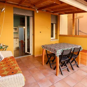 cosy-apartment-downtown-with-terrace.emilia-romagnahotels.net/